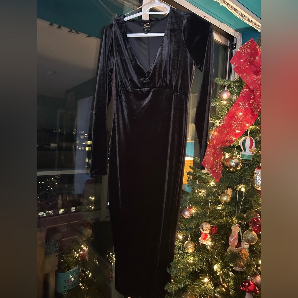 Reitman’s Rock & Shine Velvet Midi – Long Sleeve, V-Neck, XS 🖤✨